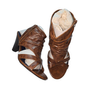Vintage Avenue Deena Peep Toe Tan Brown Booties SZ 9W WIDE Sandals Block Heel